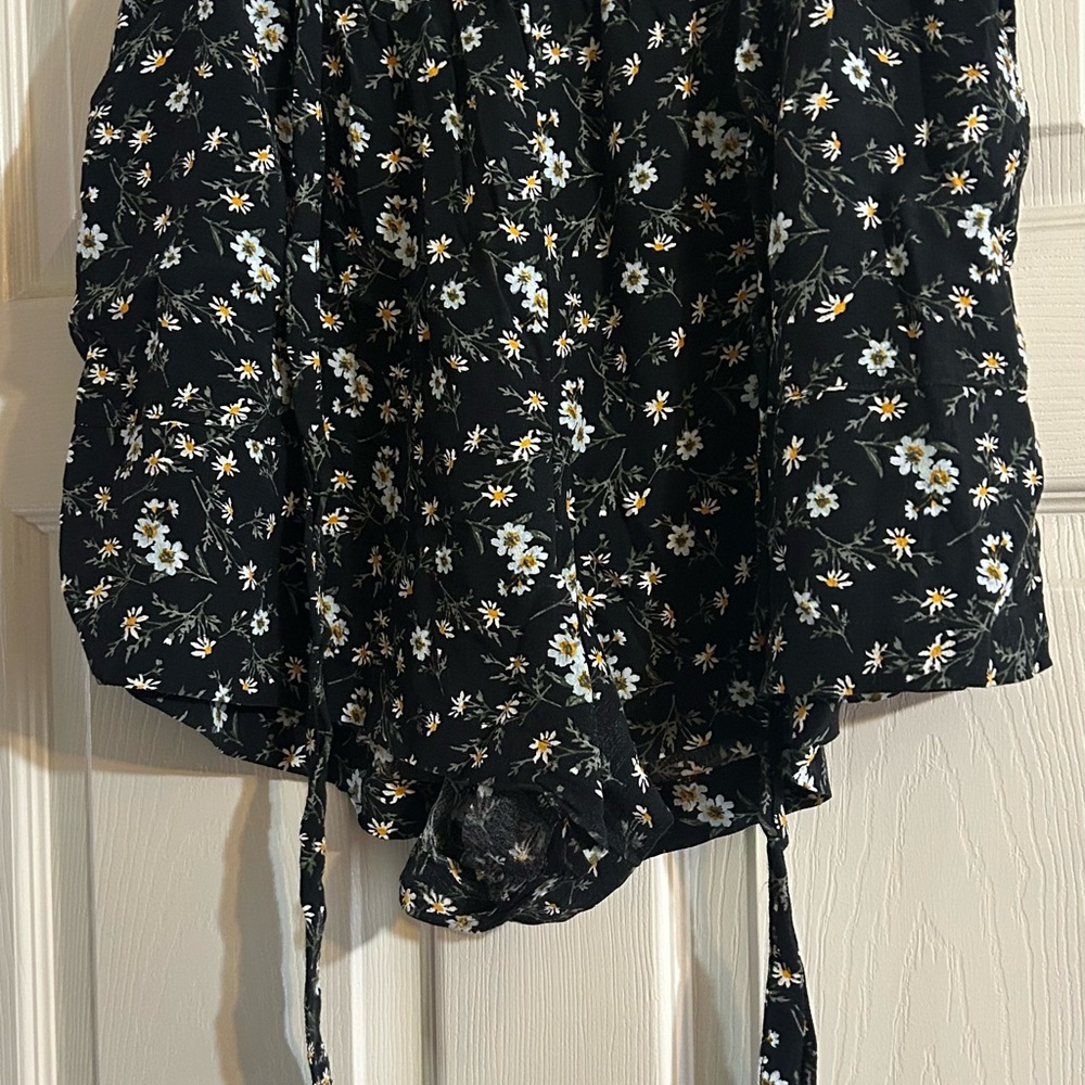 American Eagle Outfitters Black Ruched Tie Front Shorts